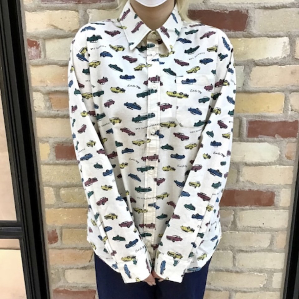 イラスト総柄シャツ