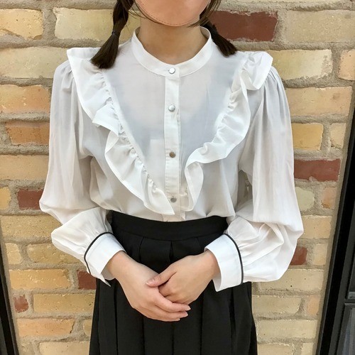 袖パイピングVネックフリルブラウス