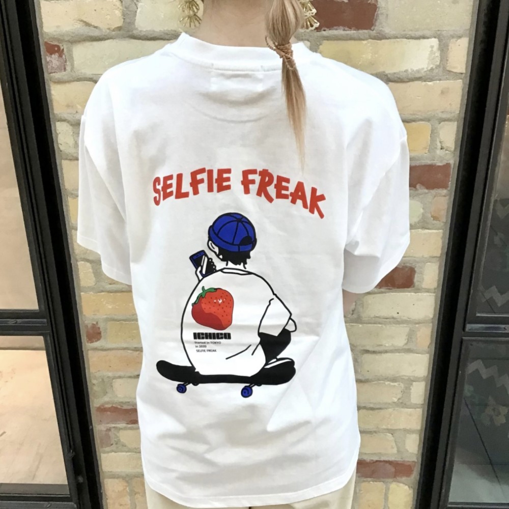 SelfiefreakバックプリントTシャツ