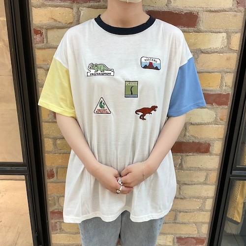 恐竜モチーフワッペン刺繍Tシャツ