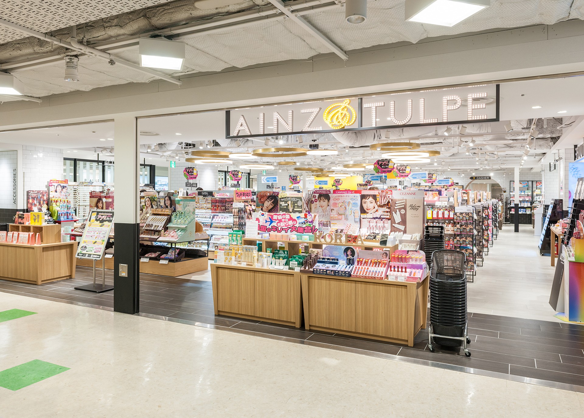 アインズ トルペ Hep Five ヘップファイブ