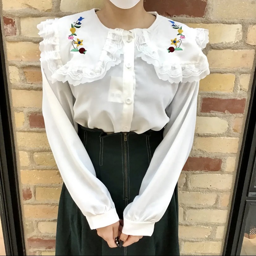 お花刺繍ビッグ襟ブラウス