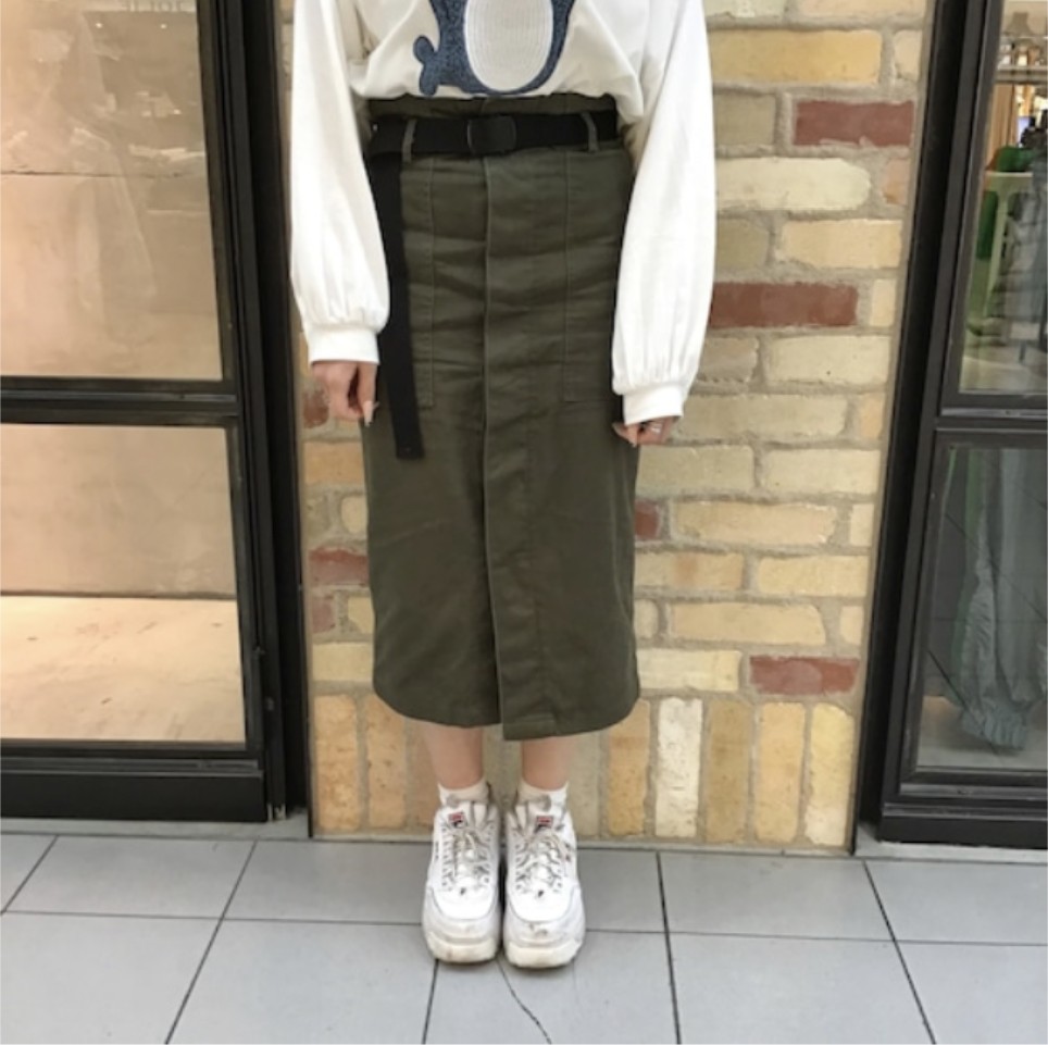 ベルト付きタイトスカート