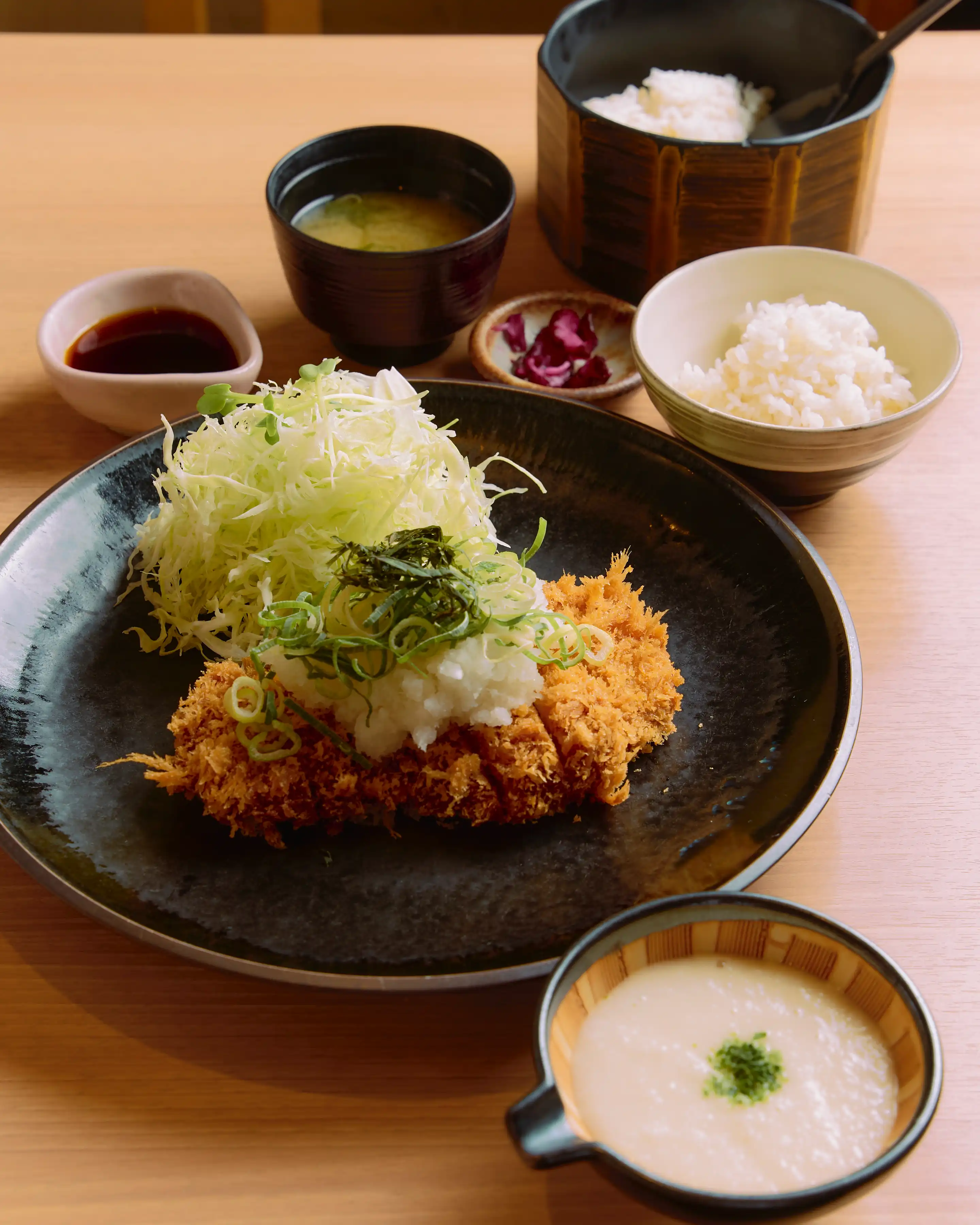 大阪　梅田　ロースかつ　定食　ランチ　ディナー