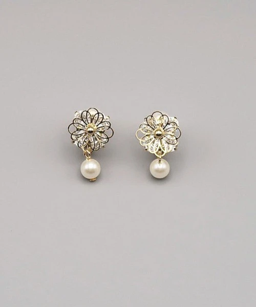 🌸ワイヤー×ビジューフラワーパールイヤリング🌸