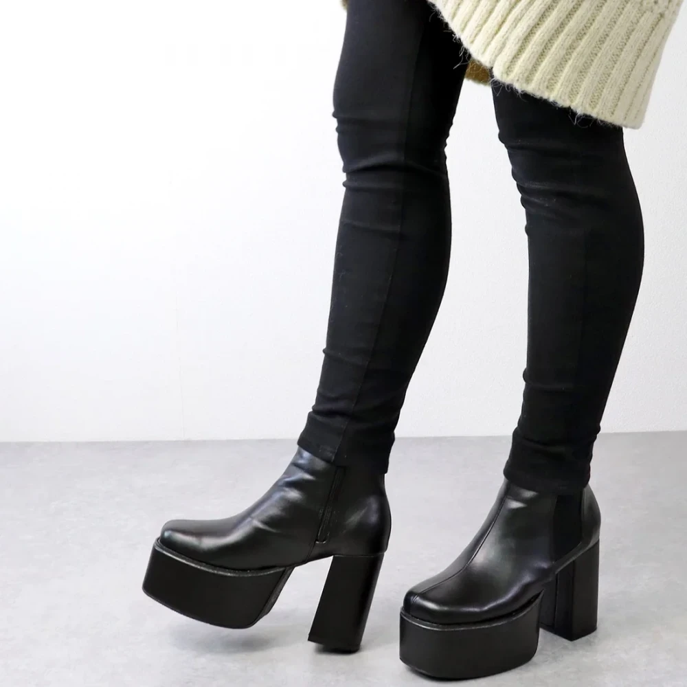 4cmストームがアクセントモードなヒールブーツ