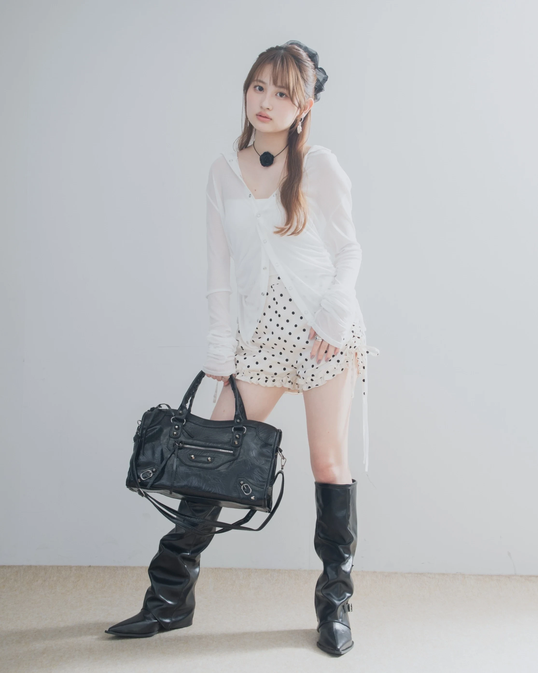 シアートップスコーデがかわいすぎ♡トレンド感も大人っぽさも叶う肌見せスタイル