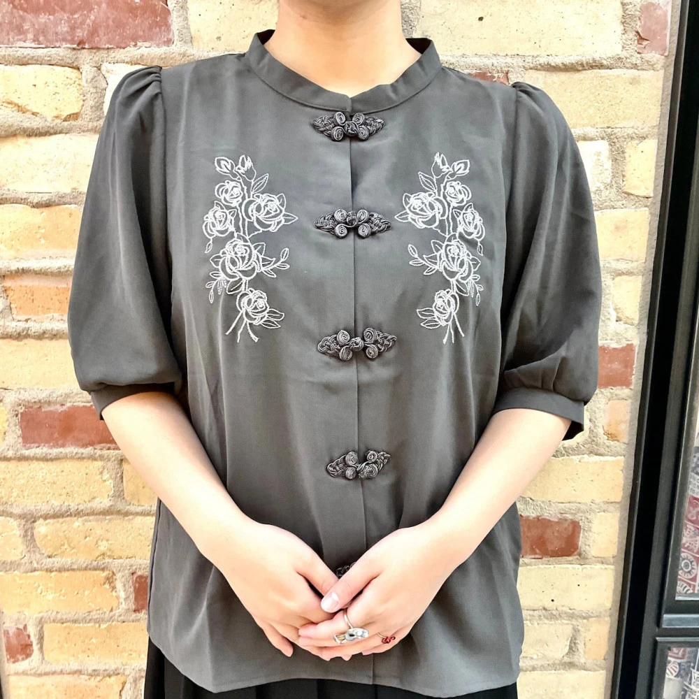 バラ刺繍チャイナシャツ🌹