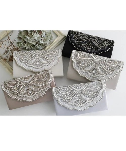 👜スカラップビーズ刺繍クラッチバッグ👜