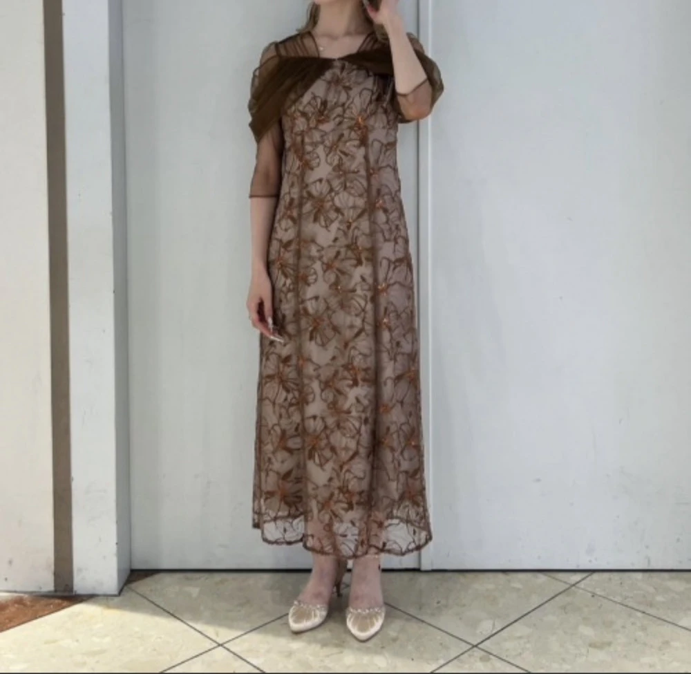 オフショルスパンコール刺繍ドレス👗🤍