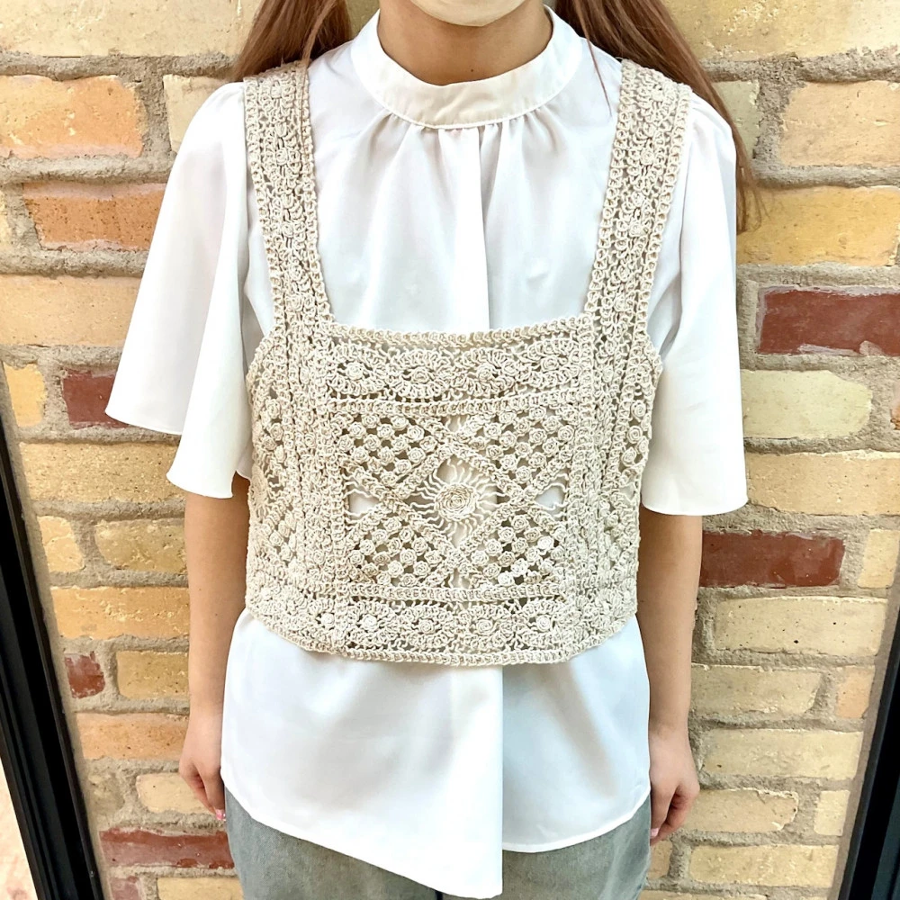 🌻クロシェベスト×半袖ブラウス🌻