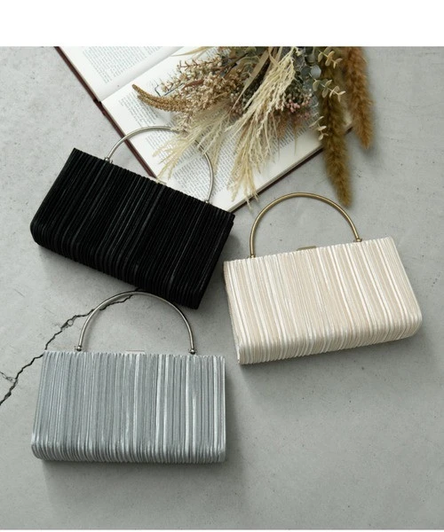 👜金具ハンドルサテンプリーツバッグ👜